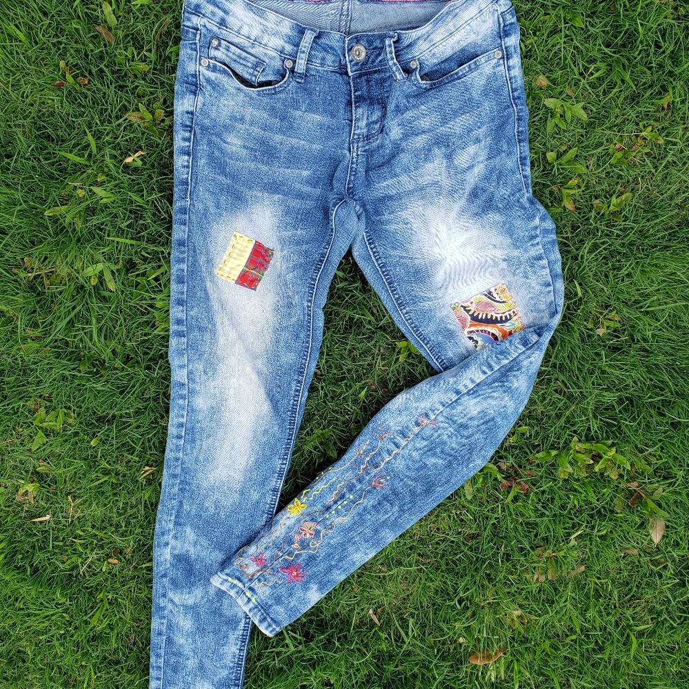 Skinny jeans - hand-stitched & hand-beaded detail